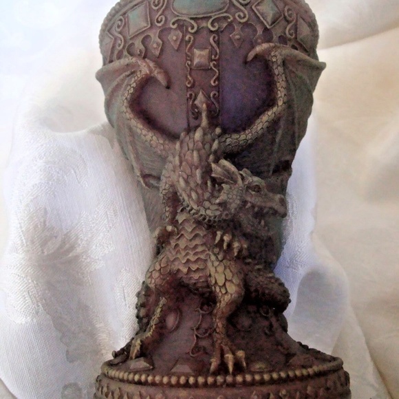 Sculptured 3D Dragon Chalice Wax Candle Purple New - Picture 4 of 8